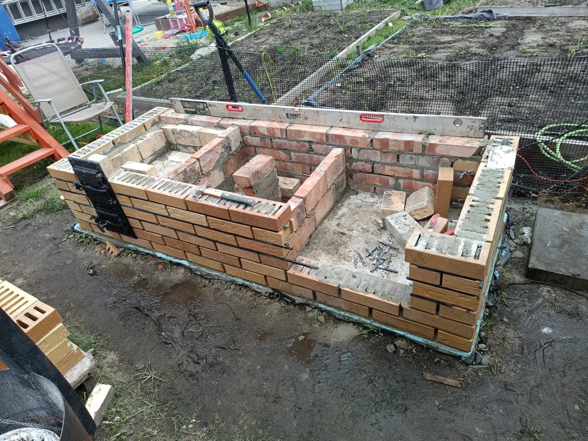 Budowa fundamentu pod wędzarnię